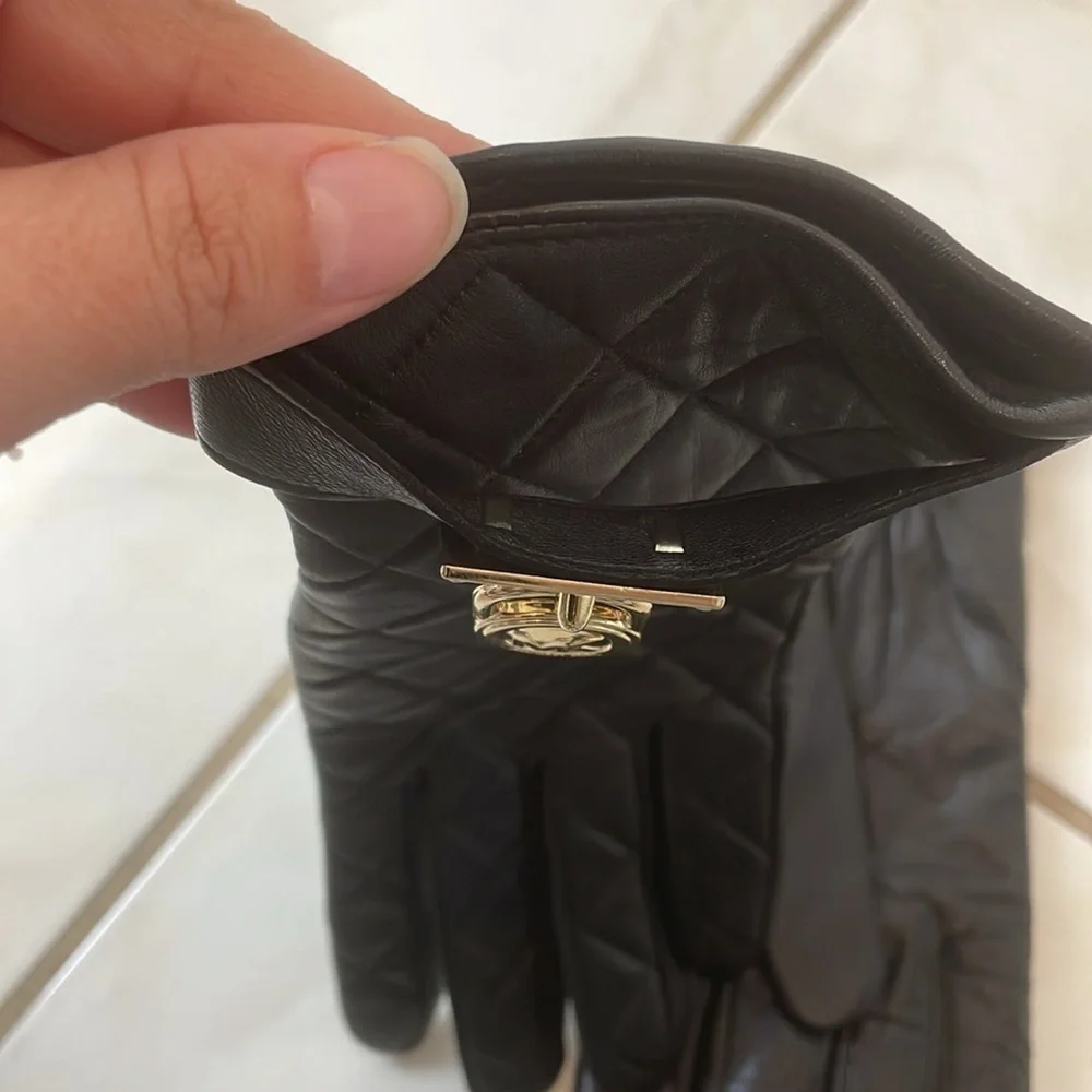 EUC Womens Michael Michael Kors 100 Percent Genuine Leather Gloves Black​​​​​​​